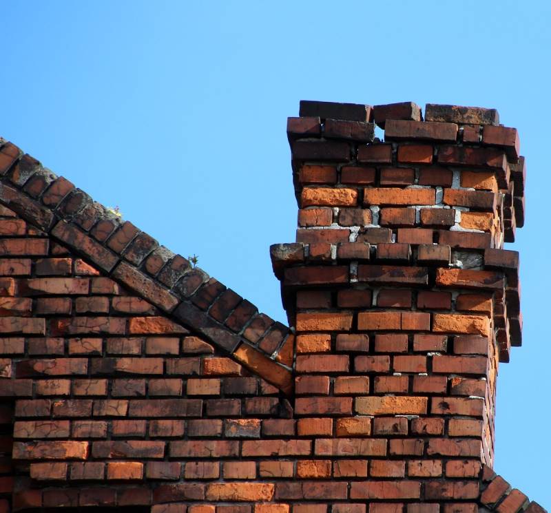 Damaged chimney on an Mission Viejo home showing cracks and missing mortar